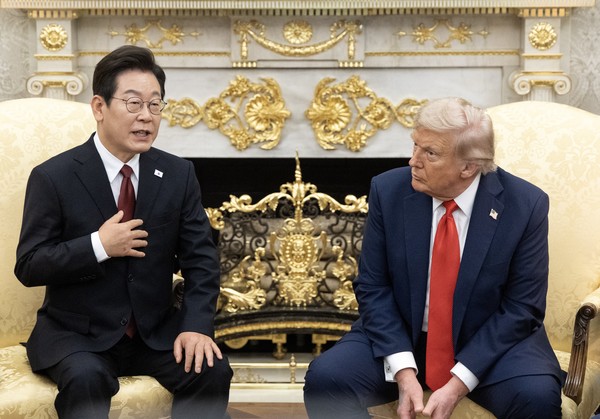 이재명 대통령과 도널드 트럼프 미국 대통령이 25일(현지시간) 미국 워싱턴DC 백악관에서 정상회담을 하고 있다. 연합뉴스