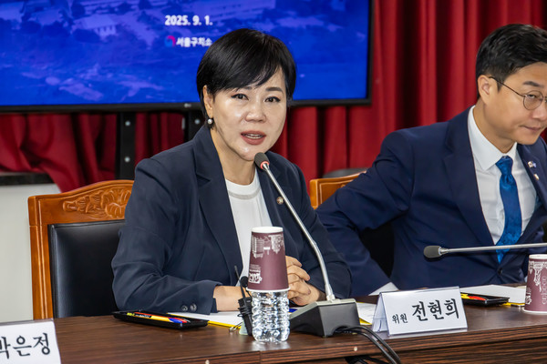 더불어민주당 전현희 의원이 1일 경기도 의왕시 서울구치소에서 열린 현장검증에서 의사진행발언을 하고 있다. 연합뉴스