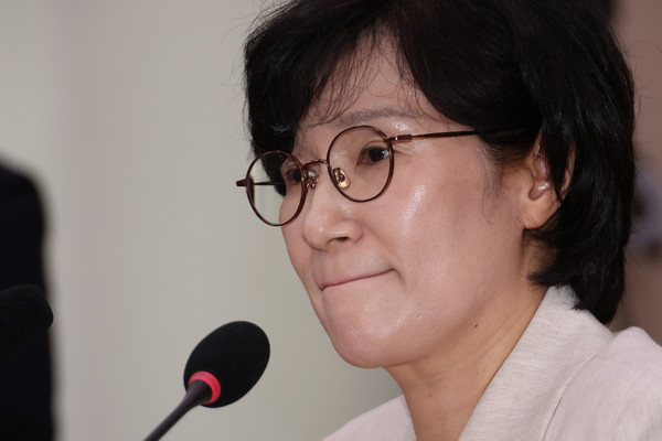 원민경 여성가족부 장관 후보자가 3일 국회 여성가족위원회에서 열린 인사청문회에서 위원 질의를 받고 있다. 연합뉴스