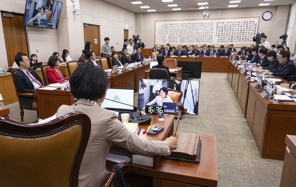 4일 국회에서 열린 법제사법위원회 전체 회의에서 법사위 소관 부처에 대한 2024년도 결산안이 통과되고 있다. 연합뉴스