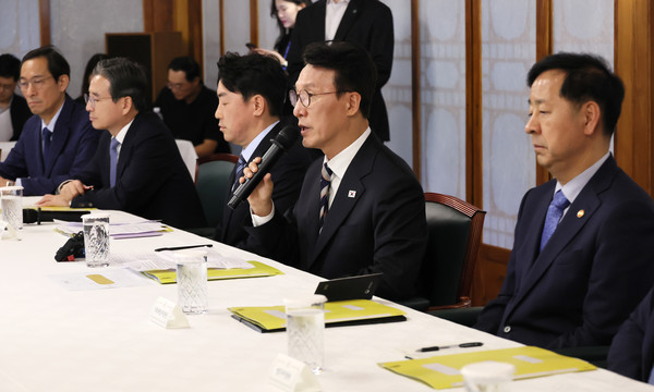 김민석 국무총리가 7일 서울 종로구 총리공관에서 열린 고위당정협의회에서 발언하고 있다. 연합뉴스