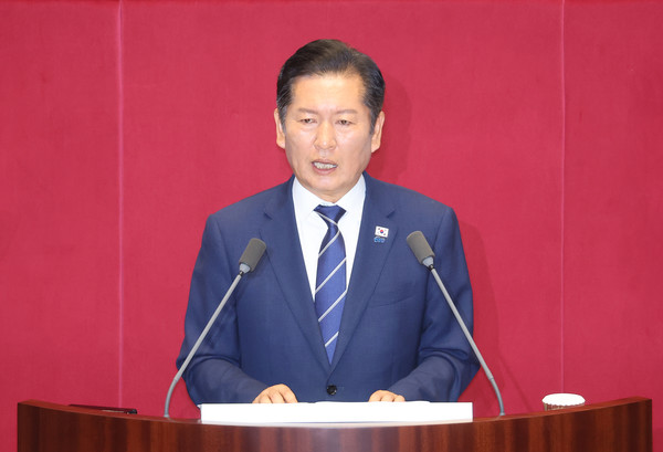 더불어민주당 정청래 대표가 9일 서울 여의도 국회 본회의에서 교섭단체 대표 연설을 하고 있다.  연합뉴스