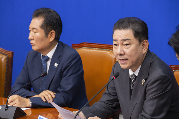 더불어민주당 김병기 원내대표가 12일 국회에서 열린 최고위원회의에서 발언하고 있다.연합뉴스