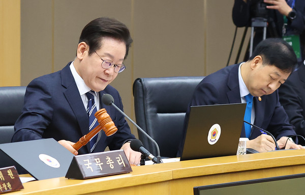 이재명 대통령이 16일 정부세종청사에서 제42회 국무회의 개회 선언을 하고 있다. 연합뉴스