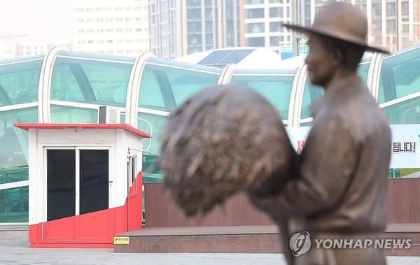 동대구역 박정희 동상. 연합뉴스