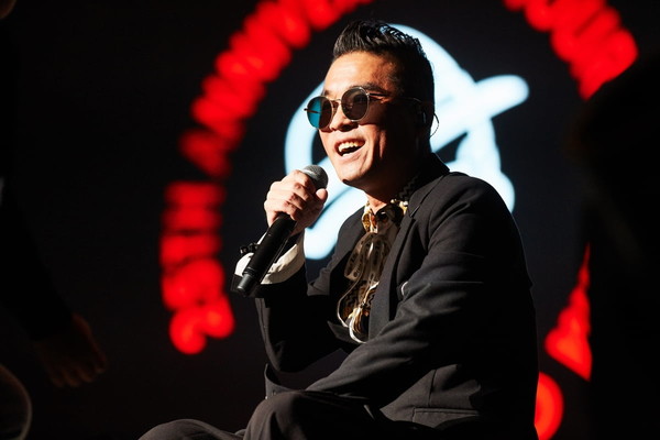 가수 김건모. 아이스타미디어컴퍼니 제공