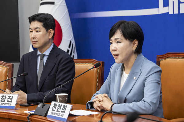 더불어민주당 전현희 최고위원이 28일 국회에서 열린 기자간담회에서 발언하고 있다. 연합뉴스