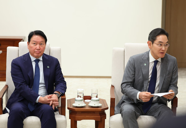 1일 용산 대통령실에서 열린 이재명 대통령과 오픈AI 샘 올트먼 대표의 접견에 참석한 이재용 삼성전자 회장이 발언하고 있다. 연합뉴스