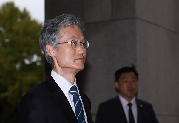 조희대 대법원장이 14일 서울 서초구 대법원으로 출근하고 있다. 연합뉴스