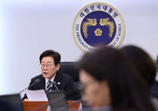 이재명 대통령이 23일 서울 용산 대통령실에서 열린 수석보좌관회의에서 발언하고 있다. 연합뉴스