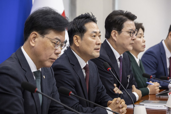 장동혁 국민의힘 대표가 30일 국회에서 열린 최고위원회의에서 한미 관세협상 합의와 관련한 발언하고 있다. 연합뉴스