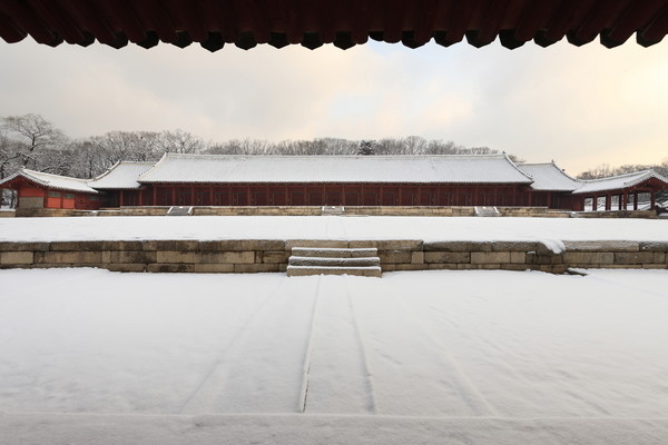 눈 덮힌 종묘 정전 전경. 국가유산청 제공