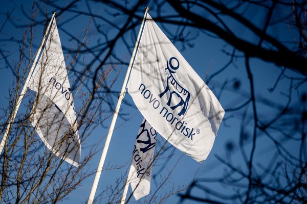 체중 감량 치료제인 오젬픽(Ozempic)과 위고비(Wegovy)를 생산하는 덴마크 제약 회사 노보노디스크(Novo Nordisk)의 로고 깃발. AFP 연합뉴스