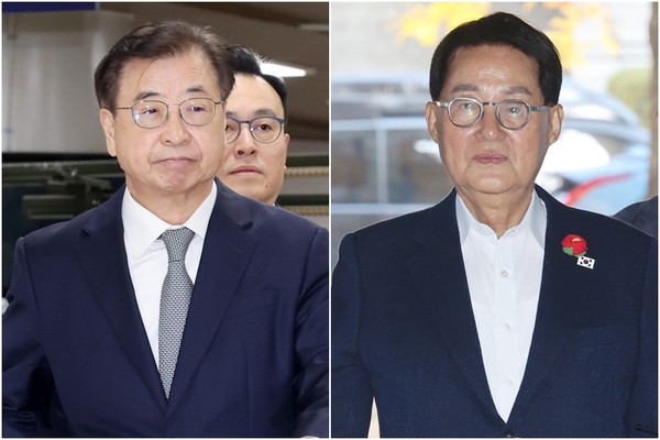 서훈 전 국가안보실장과 박지원 더불어민주당 의원. 연합뉴스