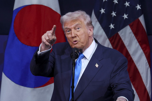 도널드 트럼프 미국 대통령이 29일 경북 경주 예술의전당에서 열린 '2025 아시아태평양경제협력체 최고경영자 서밋(APEC CEO SUMMIT)'에 참석해 연설을 하고 있다. 연합뉴스