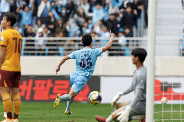후반 추가시간 92분 결승골을 터뜨린 대구 김현준이 세리머니를 펼치고 있다. 프로축구연맹 제공