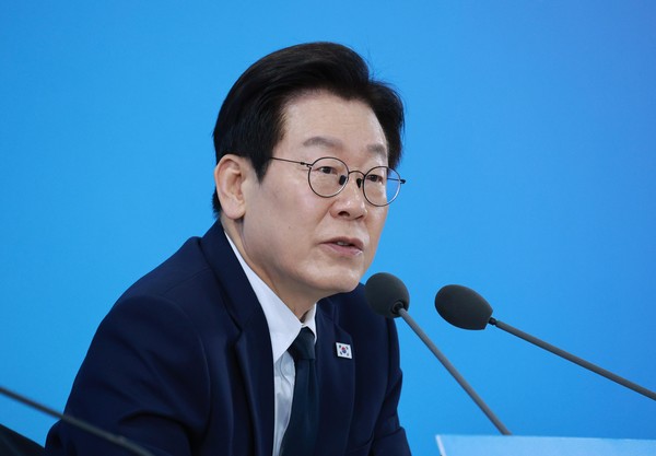 이재명 대통령이 7일 대전 유성구 국립중앙과학관에서 열린 '다시 과학기술인을 꿈꾸는 대한민국' 국민보고회에서 토론을 주재하고 있다. 대통령실통신사진기자단