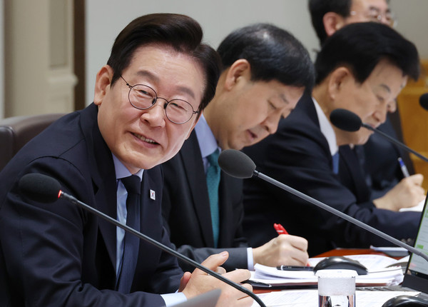 이재명 대통령이 11일 용산 대통령실에서 열린 국무회의에서 발언하고 있다. 연합뉴스