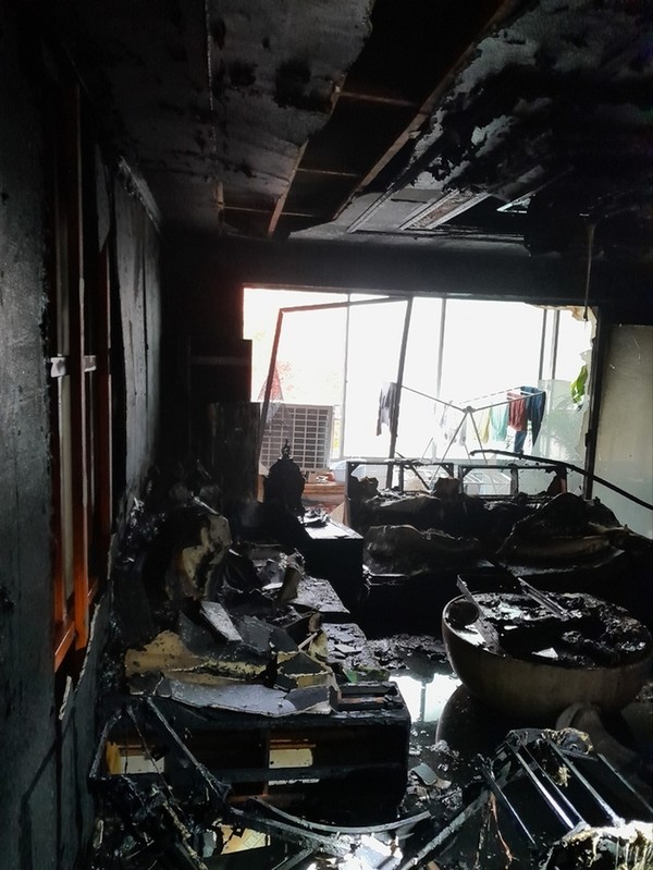 지난 17일 대구 달서구 월성동의 한 아파트에 불이 나 피해를 입은 모습. 대구소방안전본부 제공