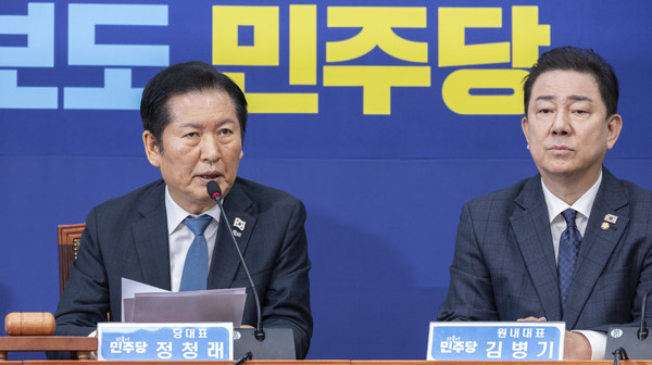 더불어민주당 정청래 대표가 17일 국회에서 열린 최고위원회의에서 발언을 하고 있다. 연합뉴스