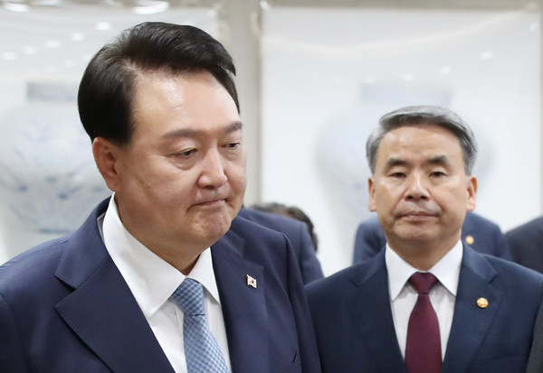 윤석열 전 대통령(왼쪽)과 이종섭 전 국방부 장관. 연합뉴스