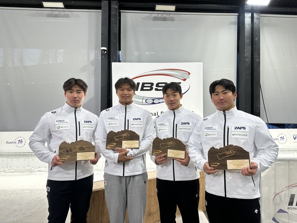 왼쪽부터 IBSF 월드컵 3위 오른 김진수, 김선욱, 김형근, 이건우. 한국봅슬레이스켈레톤경기연맹 제공
