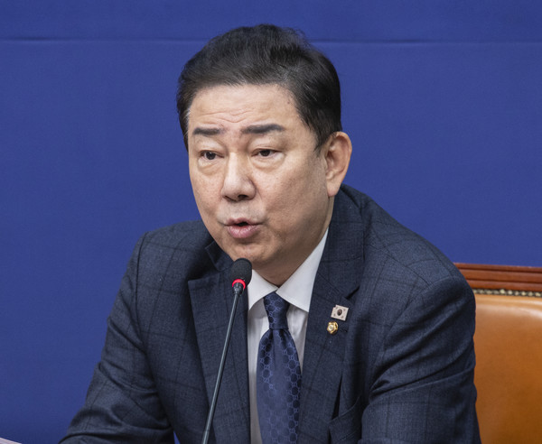 더불어민주당 김병기 원내대표가 24일 국회에서 열린 최고위원회의에서 발언하고 있다. 연합뉴스