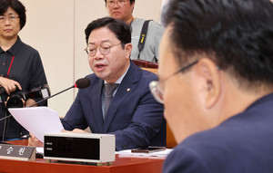 野, 법사위 소위서 김건희·<b>채상병 특검법</b> 단독 의결