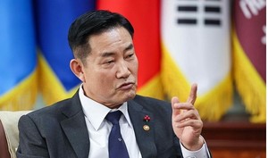 특검, <b>신원식</b> 전 안보실장 재소환… 尹 '<b>계엄 해제 지연</b>' 추궁