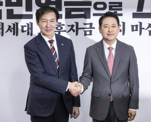 <b>조국</b> "尹세력과 절연하라"… <b>장동혁</b> "李정부 잘못 함께 지적하자"
