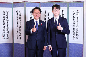 김 총리 만난 '<b>페이커</b>' 이상혁 "게임, 사람에게 영감주는 콘텐츠되길"