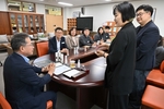 군위군 특화 사과 '골든볼', 화장품으로 재탄생...'포모나' 3종 개발 - 뉴스 썸네일 이미지